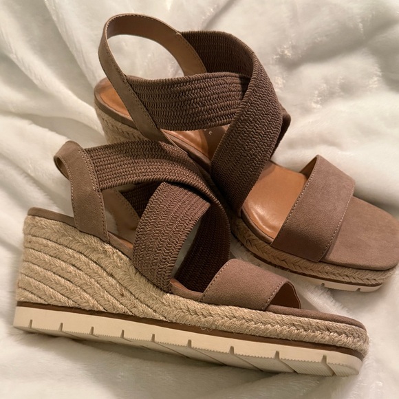 Kelly & Katie Tan Wedge Sandals - Picture 4 of 11